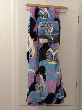 Disney Villains Ursula Cloud Throw Blanket 60"x70" Soft Plush Polyester Purple/B